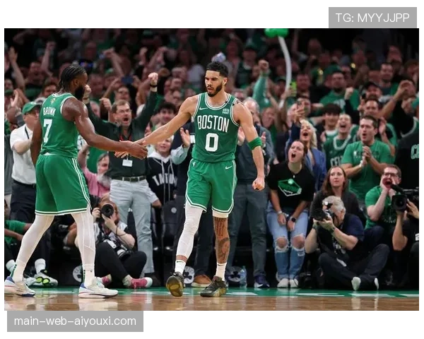 黄蜂1-1-3落位体系破解凯尔特人防守 三分命中率超40%